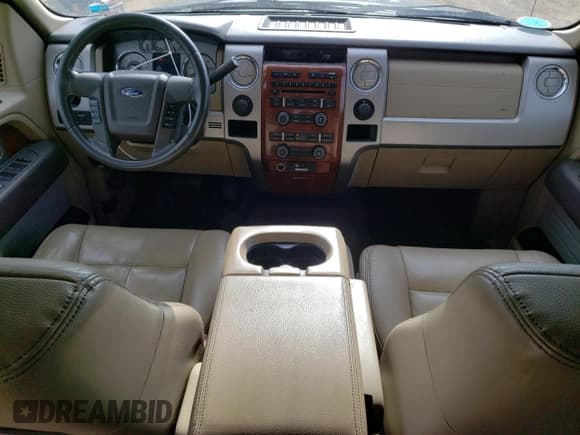 ✅ 2010 Ford F-150 XL • VIN: 1FTFW1EV3AFA35018 • Lot: 93083815. Wystawiony na Copart z przebiegiem 248 179 mil. Bezpłatny archiwum sprzedaży aukcyjnych z USA i szczegółowy raport historii pojazdu na DreamBid. Zdjęcie 8.