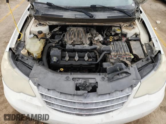 ✅ 2010 Chrysler Sebring Limited • VIN: 1C3CC5FD0AN133491 • Lot: 85317425. Wystawiony na Copart z przebiegiem 179 621 mil. Bezpłatny archiwum sprzedaży aukcyjnych z USA i szczegółowy raport historii pojazdu na DreamBid. Zdjęcie 11.