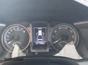 ✅ 2022 Toyota Tacoma SR • VIN: 3TMCZ5AN2NM461456 • Лот: 42683239. Опубликован ранее на IAAI с пробегом 77 896 миль. Бесплатный доступ к архиву аукционных продаж из США и подробный отчёт об истории автомобиля на DreamBid. Изображение 7.