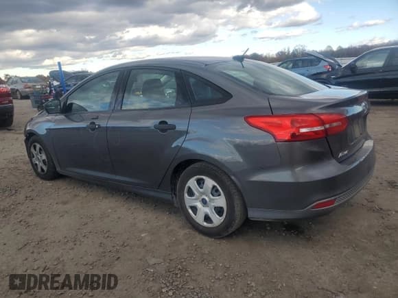 ✅ 2016 Ford Focus S • VIN: 1FADP3E23GL331159 • Lot: 90899445. Wystawiony na Copart z przebiegiem 194 422 mil. Bezpłatny archiwum sprzedaży aukcyjnych z USA i szczegółowy raport historii pojazdu na DreamBid. Zdjęcie 2.