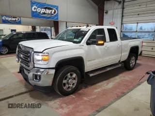 ✅ 2018 GMC Sierra 2500HD SLE • VIN: 1GT22SEG0JZ239825 • Лот: 50648115. Опубликован ранее на Copart с пробегом 77 851 миль. Бесплатный доступ к архиву аукционных продаж из США и подробный отчёт об истории автомобиля на DreamBid. Изображение 1.