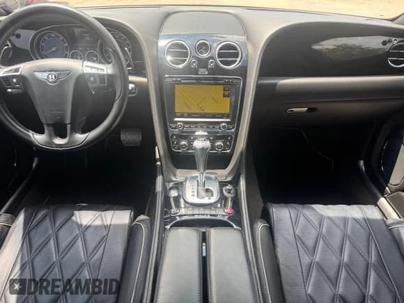 ✅ 2015 Bentley Flying Spur • VIN: SCBEC9ZA4FC041772 • Лот: 70284495. Опубликован ранее на Copart с пробегом 51 386 миль. Бесплатный доступ к архиву аукционных продаж из США и подробный отчёт об истории автомобиля на DreamBid. Изображение 8.