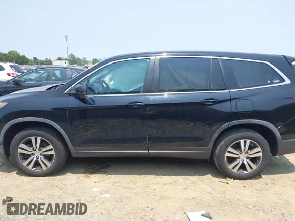 ✅ 2017 Honda Pilot EX-L • VIN: 5FNYF5H50HB018073 • Lot: 42417778. Listed on IAAI with 60,784 mi. Free auction sales archive from the USA and detailed vehicle history report at DreamBid. Image 14.