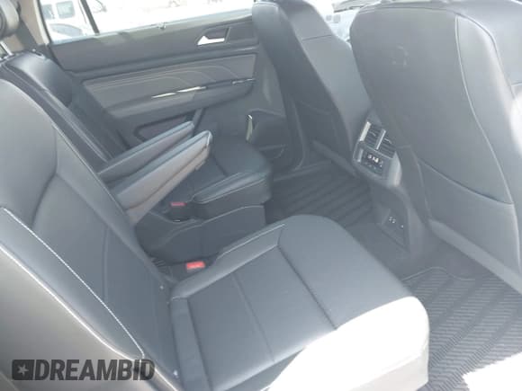 ✅ 2023 Volkswagen Atlas SE • VIN: 1V2WR2CA7PC539559 • Lot: 42756067. Wystawiony na IAAI z przebiegiem 44 364 mil. Bezpłatny archiwum sprzedaży aukcyjnych z USA i szczegółowy raport historii pojazdu na DreamBid. Zdjęcie 8.