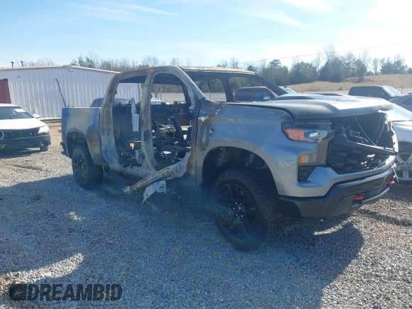 ✅ 2023 Chevrolet Silverado 1500 Custom Trail Boss • VIN: 3GCUDCED1PG304804 • Lot: 41330335. Wystawiony na IAAI z przebiegiem Nie podano. Bezpłatny archiwum sprzedaży aukcyjnych z USA i szczegółowy raport historii pojazdu na DreamBid. Zdjęcie 1.