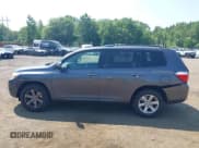 ✅ 2009 Toyota Highlander • VIN: JTEES41AX92129293 • Лот: 42845320. Опубликован ранее на IAAI с пробегом 215 236 миль. Бесплатный доступ к архиву аукционных продаж из США и подробный отчёт об истории автомобиля на DreamBid. Изображение 14.