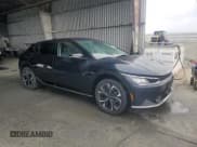 ✅ 2023 Kia EV6 Wind • VIN: KNDC34LA9P5150010 • Lot: 90650605. Wystawiony na Copart z przebiegiem 125 384 mil. Bezpłatny archiwum sprzedaży aukcyjnych z USA i szczegółowy raport historii pojazdu na DreamBid. Zdjęcie 4.
