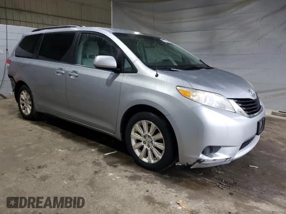 ✅ 2011 Toyota Sienna LE • VIN: 5TDJK3DC4BS022796 • Lot: 83774605. Wystawiony na Copart z przebiegiem 169 706 mil. Bezpłatny archiwum sprzedaży aukcyjnych z USA i szczegółowy raport historii pojazdu na DreamBid. Zdjęcie 4.