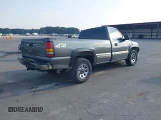 2002 Chevrolet Silverado 1500 LS z VIN 1GCEK14T12E143281, wystawiony jako IAAI lot #43197831 z przebiegiem 241 904 mil mil oraz . Historia ofert i sprzedaży dostępna na DreamBid. Obrazek 4.