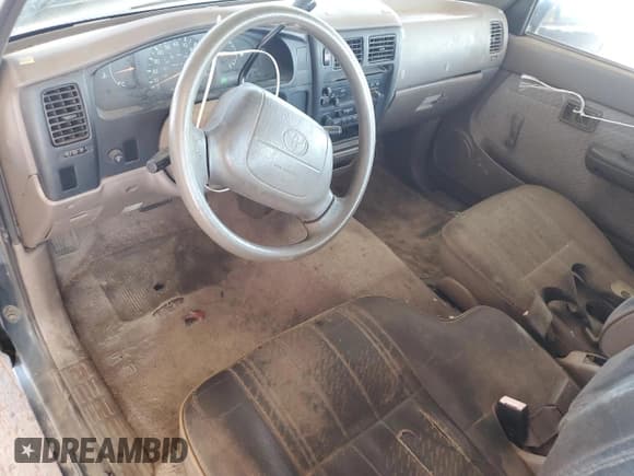 ✅ 1995 Toyota Tacoma • VIN: 4TAUN53B1SZ004467 • Lot: 82778235. Listed on Copart with 250,174 mi. Free auction sales archive from the USA and detailed vehicle history report at DreamBid. Image 8.