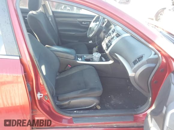 ✅ 2015 Nissan Altima S • VIN: 1N4AL3AP8FC571340 • Lot: 43697989. Wystawiony na IAAI z przebiegiem 114 713 mil. Bezpłatny archiwum sprzedaży aukcyjnych z USA i szczegółowy raport historii pojazdu na DreamBid. Zdjęcie 5.