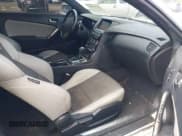 ✅ 2013 Hyundai Genesis Coupe Premium • VIN: KMHHT6KD4DU097582 • Lot: 42276696. Wystawiony na IAAI z przebiegiem 114 934 mil. Bezpłatny archiwum sprzedaży aukcyjnych z USA i szczegółowy raport historii pojazdu na DreamBid. Zdjęcie 5.