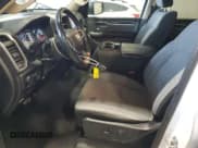 ✅ 2019 Ram 1500 Big Horn • VIN: 1C6SRFMTXKN545951 • Lot: 93445805. Wystawiony na Copart z przebiegiem 88 004 mil. Bezpłatny archiwum sprzedaży aukcyjnych z USA i szczegółowy raport historii pojazdu na DreamBid. Zdjęcie 7.