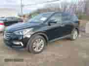 2017 Hyundai Santa Fe 2.0T z VIN 5XYZUDLA8HG502333, wystawiony jako IAAI lot #41246195 z przebiegiem 62 772 mil mil oraz . Historia ofert i sprzedaży dostępna na DreamBid. Obrazek 2.