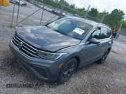 ✅ 2024 Volkswagen Tiguan SE • VIN: 3VV3B7AX0RM072727 • Лот: 42568052. Опубликован ранее на IAAI с пробегом 9 995 миль. Бесплатный доступ к архиву аукционных продаж из США и подробный отчёт об истории автомобиля на DreamBid. Изображение 2.