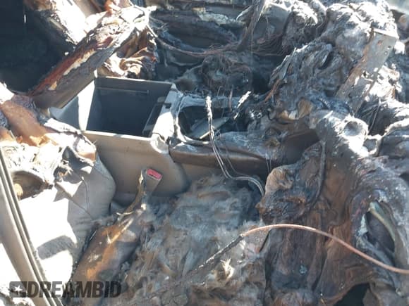 ✅ 2020 Chevrolet Tahoe LT • VIN: 1GNSCBKC4LR172302 • Lot: 41638574. Wystawiony na IAAI z przebiegiem Nie podano. Bezpłatny archiwum sprzedaży aukcyjnych z USA i szczegółowy raport historii pojazdu na DreamBid. Zdjęcie 5.