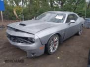 ✅ 2016 Dodge Challenger SRT 392 • VIN: 2C3CDZDJ2GH125200 • Lot: 43400862. Wystawiony na IAAI z przebiegiem 56 605 mil. Bezpłatny archiwum sprzedaży aukcyjnych z USA i szczegółowy raport historii pojazdu na DreamBid. Zdjęcie 2.