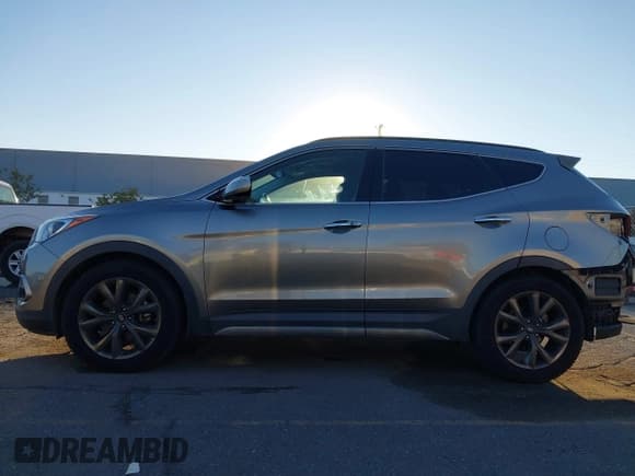✅ 2017 Hyundai Santa Fe Ultimate • VIN: 5XYZW4LA7HG451613 • Lot: 43773904. Listed on IAAI with 203,886 mi. Free auction sales archive from the USA and detailed vehicle history report at DreamBid. Image 15.