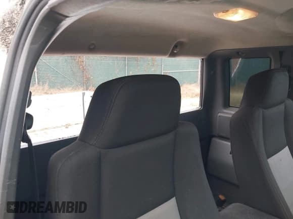 ✅ 2006 Ford Ranger XL • VIN: 1FTYR14D36PA41072 • Lot: 43791266. Wystawiony na IAAI z przebiegiem 258 732 mil. Bezpłatny archiwum sprzedaży aukcyjnych z USA i szczegółowy raport historii pojazdu na DreamBid. Zdjęcie 8.