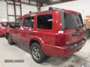 ✅ 2006 Jeep Commander • VIN: 1J8HG48K16C302814 • Lot: 41997368. Wystawiony na IAAI z przebiegiem 218 598 mil. Bezpłatny archiwum sprzedaży aukcyjnych z USA i szczegółowy raport historii pojazdu na DreamBid. Zdjęcie 3.