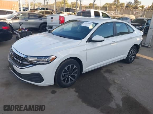 ✅ 2023 Volkswagen Jetta S • VIN: 3VW5M7BU6PM021006 • Лот: 43239346. Опубликован ранее на IAAI с пробегом 25 624 миль. Бесплатный доступ к архиву аукционных продаж из США и подробный отчёт об истории автомобиля на DreamBid. Изображение 2.