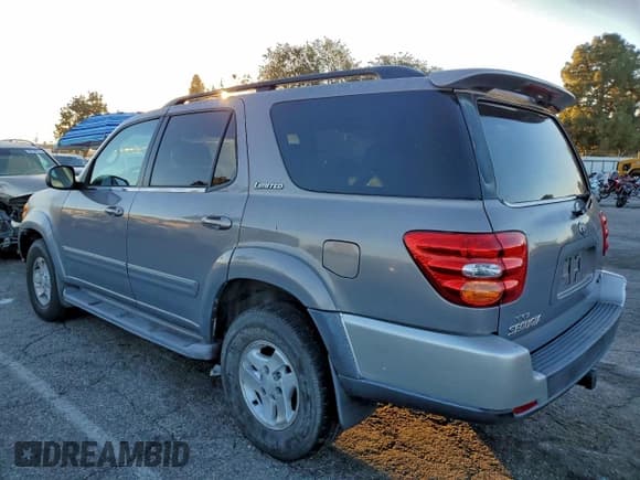 ✅ 2001 Toyota Sequoia Limited • VIN: 5TDZT38A71S014392 • Lot: 96194695. Listed on Copart with 168,396 mi. Free auction sales archive from the USA and detailed vehicle history report at DreamBid. Image 2.
