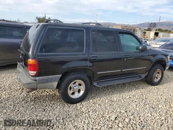 ✅ 2001 Ford Explorer XLT • VIN: 1FMDU73EX1ZA06855 • Lot: 81320605. Wystawiony na Copart z przebiegiem 147 020 mil. Bezpłatny archiwum sprzedaży aukcyjnych z USA i szczegółowy raport historii pojazdu na DreamBid. Zdjęcie 3.