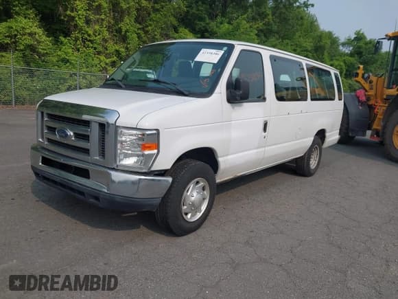 ✅ 2013 Ford Econoline Passenger XL • VIN: 1FBSS3BL8DDA76905 • Lot: 42338386. Wystawiony na IAAI z przebiegiem 170 674 mil. Bezpłatny archiwum sprzedaży aukcyjnych z USA i szczegółowy raport historii pojazdu na DreamBid. Zdjęcie 2.