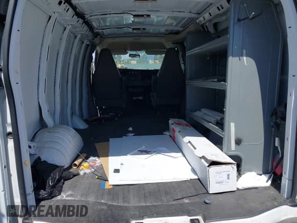 ✅ 2022 Chevrolet Express Cargo • VIN: 1GCWGAFPXN1269561 • Lot: 40347840. Wystawiony na IAAI z przebiegiem 43 743 mil. Bezpłatny archiwum sprzedaży aukcyjnych z USA i szczegółowy raport historii pojazdu na DreamBid. Zdjęcie 8.