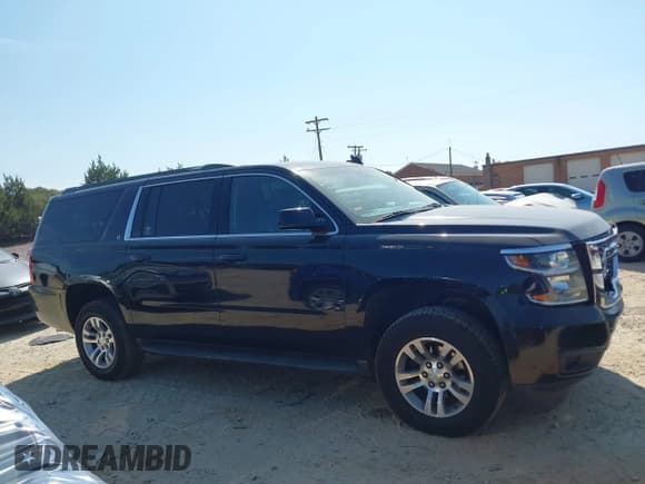✅ 2019 Chevrolet Suburban LT • VIN: 1GNSCHKC9KR375252 • Lot: 43286862. Wystawiony na IAAI z przebiegiem 214 493 mil. Bezpłatny archiwum sprzedaży aukcyjnych z USA i szczegółowy raport historii pojazdu na DreamBid. Zdjęcie 13.