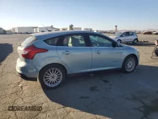✅ 2014 Ford Focus Electric • VIN: 1FADP3R43EL319540 • Lot: 76394114. Wystawiony na Copart z przebiegiem 75 207 mil. Bezpłatny archiwum sprzedaży aukcyjnych z USA i szczegółowy raport historii pojazdu na DreamBid. Zdjęcie 3.