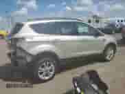 2018 Ford Escape SE z VIN 1FMCU9GD8JUB25767, wystawiony jako Copart lot #58503335 z przebiegiem 56 352 mil mil oraz Szkoda całkowita • Salvage title. Historia ofert i sprzedaży dostępna na DreamBid. Obrazek 3.