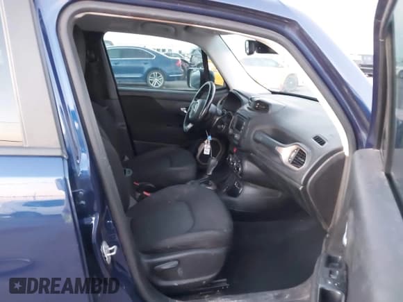 ✅ 2017 Jeep Renegade Latitude • VIN: ZACCJABB9HPG59344 • Lot: 43427567. Wystawiony na IAAI z przebiegiem 113 706 mil. Bezpłatny archiwum sprzedaży aukcyjnych z USA i szczegółowy raport historii pojazdu na DreamBid. Zdjęcie 5.