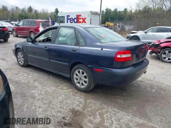 ✅ 2002 Volvo S40 • VIN: YV1VS29522F868442 • Лот: 42180096. Опубликован ранее на IAAI с пробегом 133 530 миль. Бесплатный доступ к архиву аукционных продаж из США и подробный отчёт об истории автомобиля на DreamBid. Изображение 3.