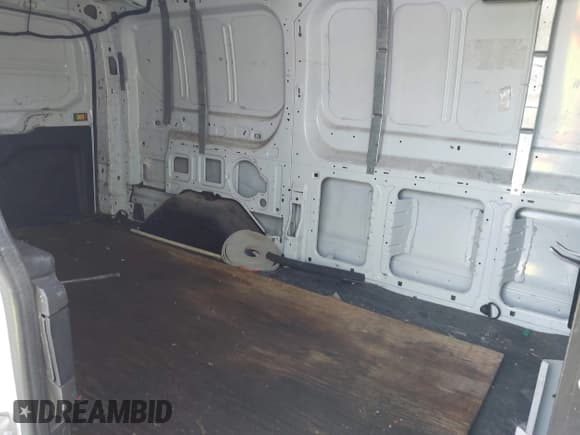 ✅ 2017 Ford Transit • VIN: 1FTYR1ZM2HKA78445 • Lot: 42106503. Wystawiony na IAAI z przebiegiem 143 544 mil. Bezpłatny archiwum sprzedaży aukcyjnych z USA i szczegółowy raport historii pojazdu na DreamBid. Zdjęcie 8.