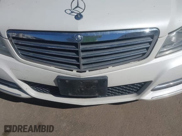 ✅ 2014 Mercedes-Benz C 250 Sport • VIN: WDDGF4HB1EA893149 • Lot: 41865343. Wystawiony na IAAI z przebiegiem 188 557 mil. Bezpłatny archiwum sprzedaży aukcyjnych z USA i szczegółowy raport historii pojazdu na DreamBid. Zdjęcie 6.