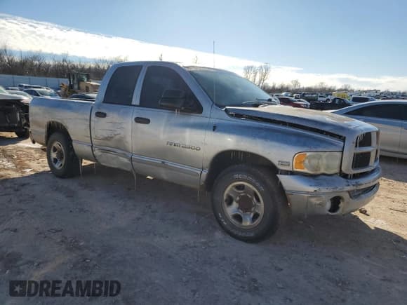 ✅ 2004 Dodge 2500 ST • VIN: 3D7KA28D64G182996 • Lot: 51732575. Wystawiony na Copart z przebiegiem Nie podano. Bezpłatny archiwum sprzedaży aukcyjnych z USA i szczegółowy raport historii pojazdu na DreamBid. Zdjęcie 4.