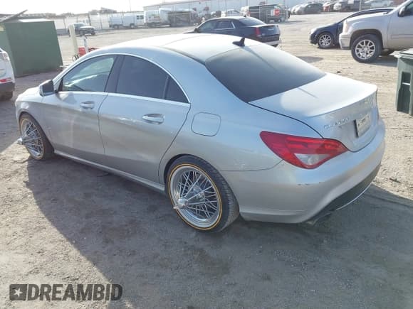 ✅ 2014 Mercedes-Benz CLA 250 • VIN: WDDSJ4EB4EN117717 • Lot: 41793475. Wystawiony na IAAI z przebiegiem Nie podano. Bezpłatny archiwum sprzedaży aukcyjnych z USA i szczegółowy raport historii pojazdu na DreamBid. Zdjęcie 3.