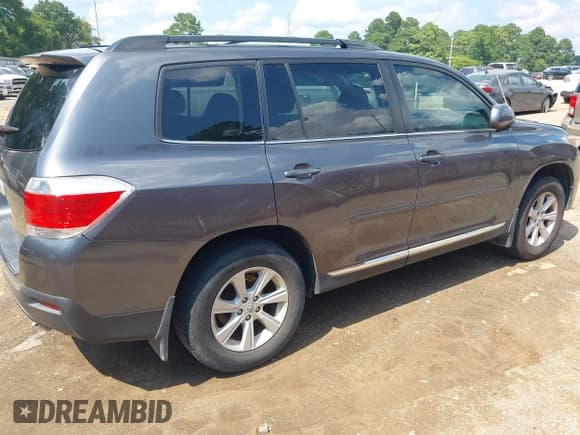 ✅ 2013 Toyota Highlander • VIN: 5TDZK3EH8DS095542 • Lot: 42955679. Wystawiony na IAAI z przebiegiem 218 124 mil. Bezpłatny archiwum sprzedaży aukcyjnych z USA i szczegółowy raport historii pojazdu na DreamBid. Zdjęcie 4.