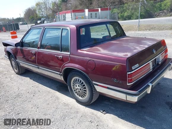 ✅ 1987 Buick Park Avenue • VIN: 1G4CW5134H1441021 • Lot: 42035116. Wystawiony na IAAI z przebiegiem 141 064 mil. Bezpłatny archiwum sprzedaży aukcyjnych z USA i szczegółowy raport historii pojazdu na DreamBid. Zdjęcie 3.