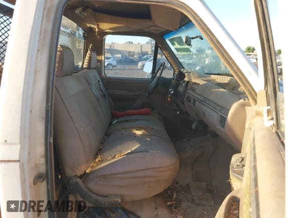 ✅ 1992 Ford F-250 • VIN: 2FTHF25M8NCA07478 • Lot: 42918252. Wystawiony na IAAI z przebiegiem Nie podano. Bezpłatny archiwum sprzedaży aukcyjnych z USA i szczegółowy raport historii pojazdu na DreamBid. Zdjęcie 8.