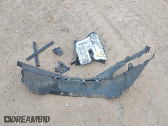 ✅ 2017 Ford F-150 XL • VIN: 1FTEW1CF6HKC17546 • Lot: 42149944. Wystawiony na IAAI z przebiegiem 142 979 mil. Bezpłatny archiwum sprzedaży aukcyjnych z USA i szczegółowy raport historii pojazdu na DreamBid. Zdjęcie 12.