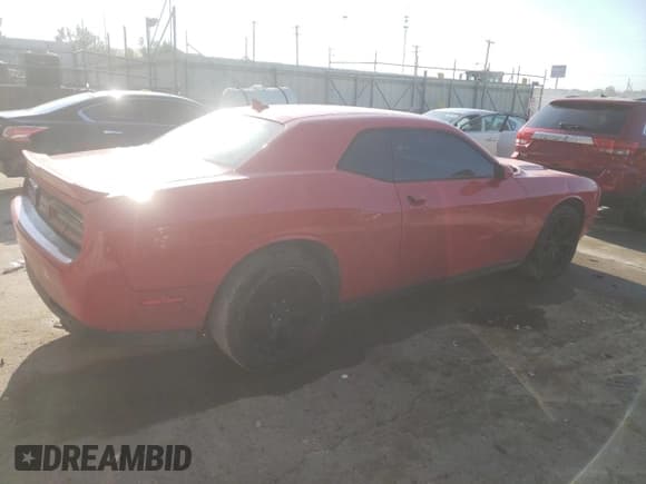 ✅ 2015 Dodge Challenger SXT Plus • VIN: 2C3CDZBG4FH805363 • Lot: 69331904. Wystawiony na Copart z przebiegiem 175 409 mil. Bezpłatny archiwum sprzedaży aukcyjnych z USA i szczegółowy raport historii pojazdu na DreamBid. Zdjęcie 3.