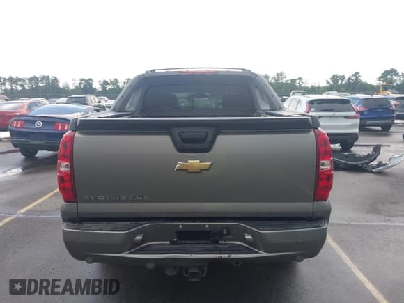 ✅ 2007 Chevrolet Avalanche LTZ • VIN: 3GNFK12377G114060 • Лот: 42663560. Опубликован ранее на IAAI с пробегом Не указан. Бесплатный доступ к архиву аукционных продаж из США и подробный отчёт об истории автомобиля на DreamBid. Изображение 16.