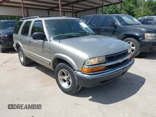✅ 1999 Chevrolet Blazer LS • VIN: 1GNCS13WXX2174984 • Lot: 42575933. Wystawiony na IAAI z przebiegiem 266 426 mil. Bezpłatny archiwum sprzedaży aukcyjnych z USA i szczegółowy raport historii pojazdu na DreamBid. Zdjęcie 1.