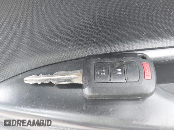 ✅ 2020 Mitsubishi Mirage SE • VIN: ML32F4FJ6LHF03090 • Lot: 42120301. Wystawiony na IAAI z przebiegiem 105 716 mil. Bezpłatny archiwum sprzedaży aukcyjnych z USA i szczegółowy raport historii pojazdu na DreamBid. Zdjęcie 11.