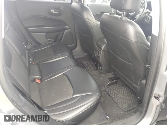 ✅ 2018 Jeep Compass Latitude • VIN: 3C4NJDBB0JT393916 • Lot: 42265282. Listed on IAAI with 44,811 mi. Free auction sales archive from the USA and detailed vehicle history report at DreamBid. Image 8.