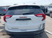 ✅ 2024 GMC Terrain SLE • VIN: 3GKALMEGXRL398590 • Lot: 42875577. Wystawiony na IAAI z przebiegiem 14 329 mil. Bezpłatny archiwum sprzedaży aukcyjnych z USA i szczegółowy raport historii pojazdu na DreamBid. Zdjęcie 16.