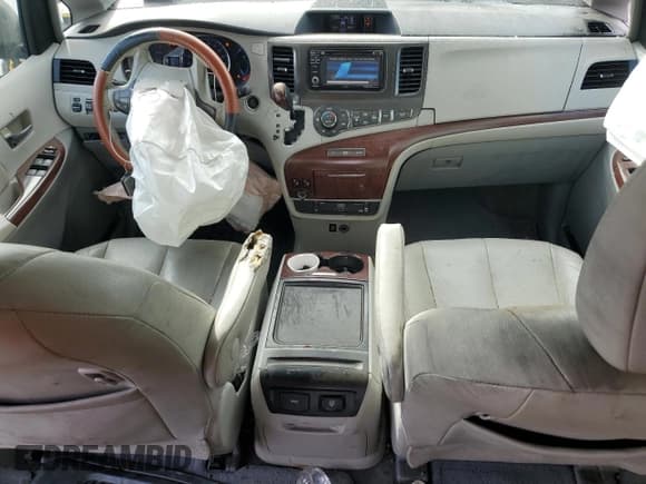 ✅ 2014 Toyota Sienna XLE • VIN: 5TDYK3DC5ES418805 • Lot: 92945585. Listed on Copart with 126,757 mi. Free auction sales archive from the USA and detailed vehicle history report at DreamBid. Image 8.