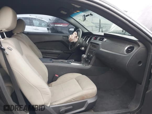 ✅ 2012 Ford Mustang Premium • VIN: 1ZVBP8AM4C5222131 • Lot: 43519035. Listed on IAAI with 124,983 mi. Free auction sales archive from the USA and detailed vehicle history report at DreamBid. Image 5.